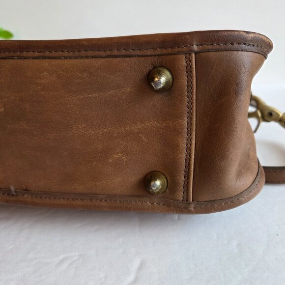 EUC & HTF Vintage Coach Skinny Flight Bag (#9706) in Putty - Picture 9 of 15